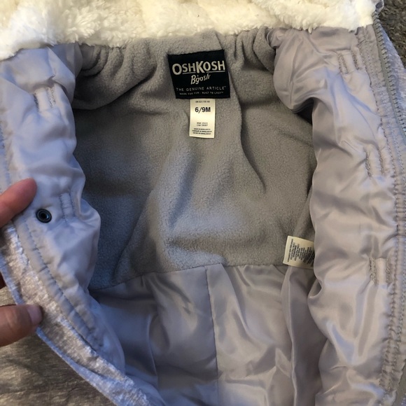 NWT Oshkosh Pram Suit with flip booties Size 6-9 months - Picture 6 of 8